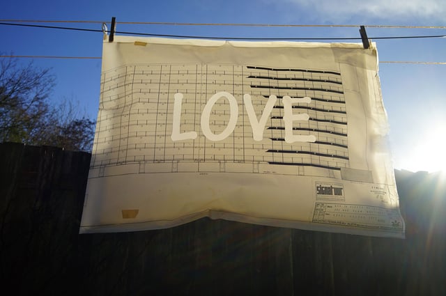 Ina Fekken: <i>On which pillow do you sleep</i> (LOVE detail), 2025 – Foto: Ina Fekken.