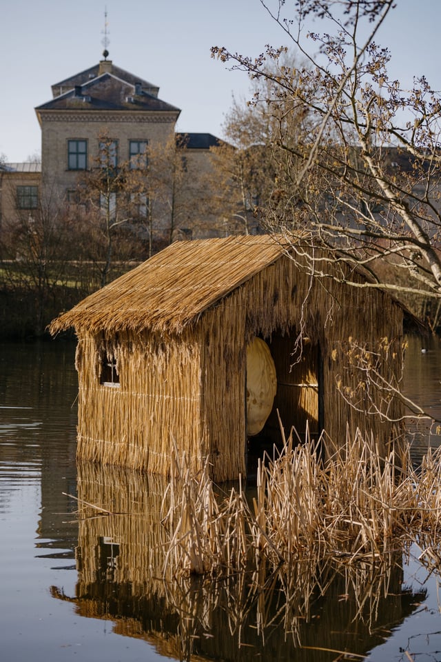 Puppen i sivhuset. Olivia Rode Hvass: She listens but she can’t speak, 2026. Foto: David Stjernholm
