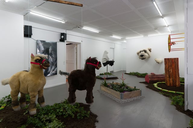 Installationsview fra <i>Rovdyrenes tid</i>. Foto: Pernille Emilia Kjær.