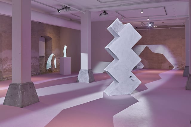 Egill Sæbjörnsson: <i>Macho sculpture from the 80s</i>, 2022. Foto: Chris Calmer.