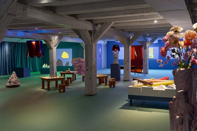 Installationsview fra Egill Sæbjörnssons <i>My Friend the Art</i>. Foto: Chris Calmer.