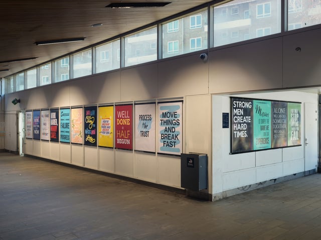 Anders Bonnesen: <i>Motivationsparalyse</i>, 16 plakater. Foto: Sofus Graau.