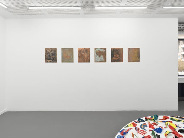 Anne Langgaard: <i>Foldede Nationer</i>, installationsview, Udstillingsstedet Sydhavn Station. Foto: Sofus Graau.