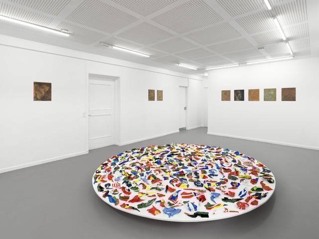 Anne Langgaard: <i>Foldede Nationer</i>, installationsview, Udstillingsstedet Sydhavn Station. Foto: Sofus Graau.