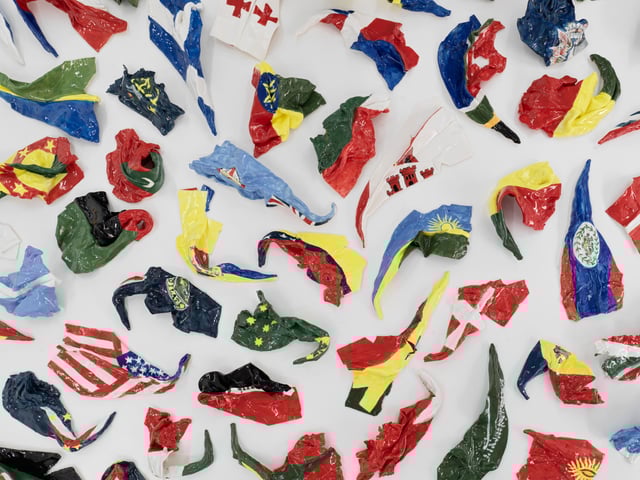 Anne Langgaard: <i>Foldede Nationer</i>, detalje, Udstillingsstedet Sydhavn Station. Foto: Sofus Graau.