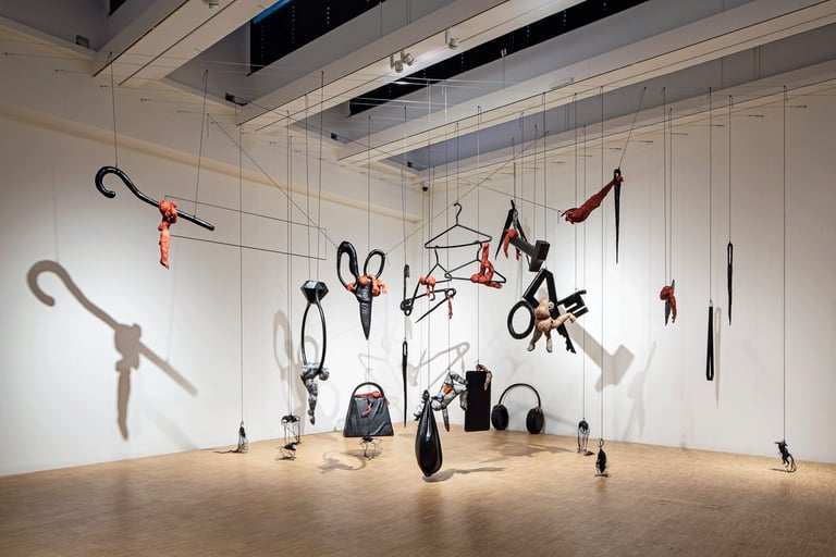 Annette Messager: Désirs désordonnés - Art Matter - Guide - Journal ...