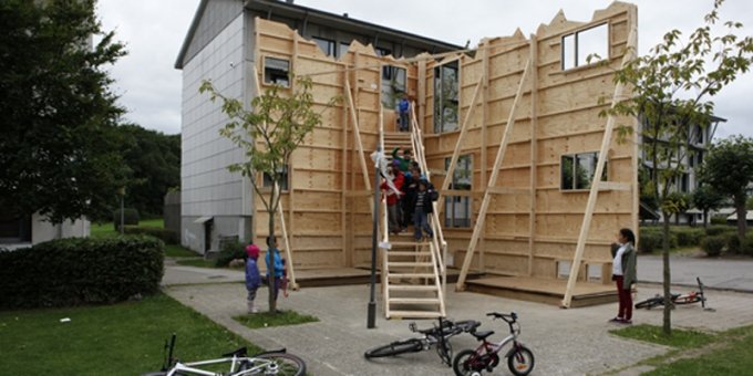 Installationen indtaget af områdets børn. (Pressefoto)