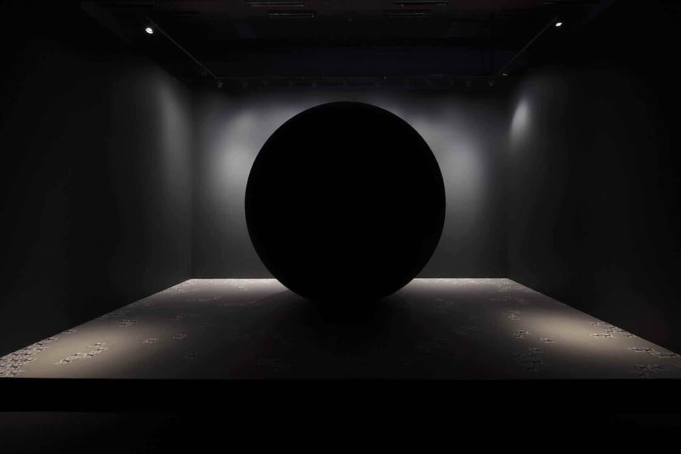 Larissa Sansour og Søren Lind: Installationsview af <i>Monument for Lost Time</i>, 2019. Foto: Anders Sune Berg.