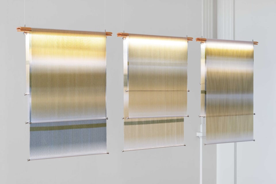 Anna Søgaard & Tronhjem Rømer “Lysende Lag”, Tekstiltryk, stål,
LED, wire. Foto: Jacob Friis-Holm Nielsen