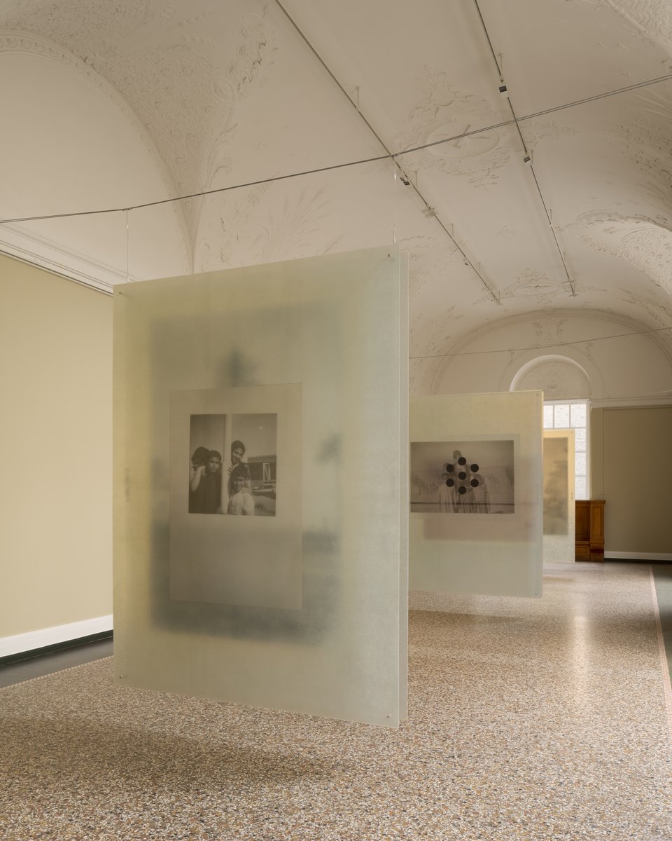 Alia Farid: <i>Kupol LR 3303 Talismans</i>, 2025. Installationsbillede fra Alia Farid udstilling på Glyptoteket, <i>A Sounding of the Earth</i>. Foto David Stjernholm.