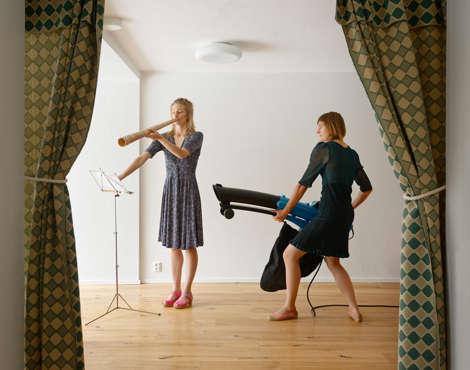 Elina Brotherus: <i>Wind Music</i>, 2016. After Mieko Shiomi, Wind Music, Fluxversion I, 1963. © Ilena Brotherus og Martin Asbæk Gallery