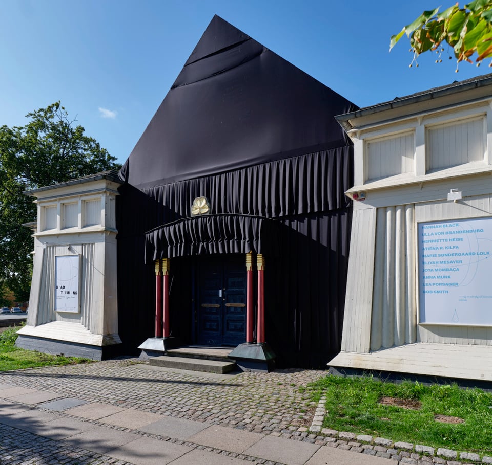 Eliyah Mesayer: <i>Mighty Migrant</i>, Installation 2023. Foto: Den frie udstillingsbygning