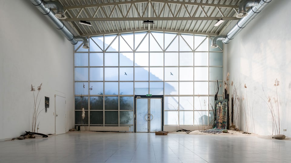 Installationsview fra Trier Kunsthalle <I>De-varme-hænder-(hot-hands!)</I>, 2025. Foto: Omram Bhagchandani